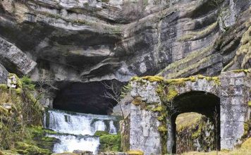 Gouffre de Poudrey : horaires, tarifs et infos pour visiter gouffre de poudrey